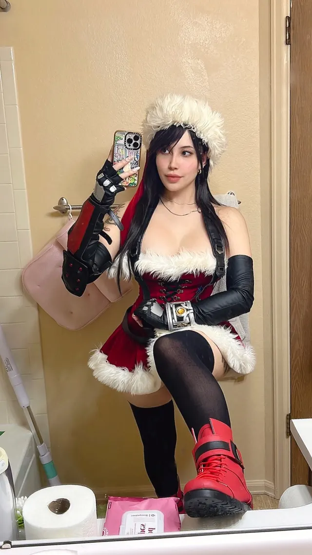Christmas Tifa from FFVII fit test 🎅🏼✨