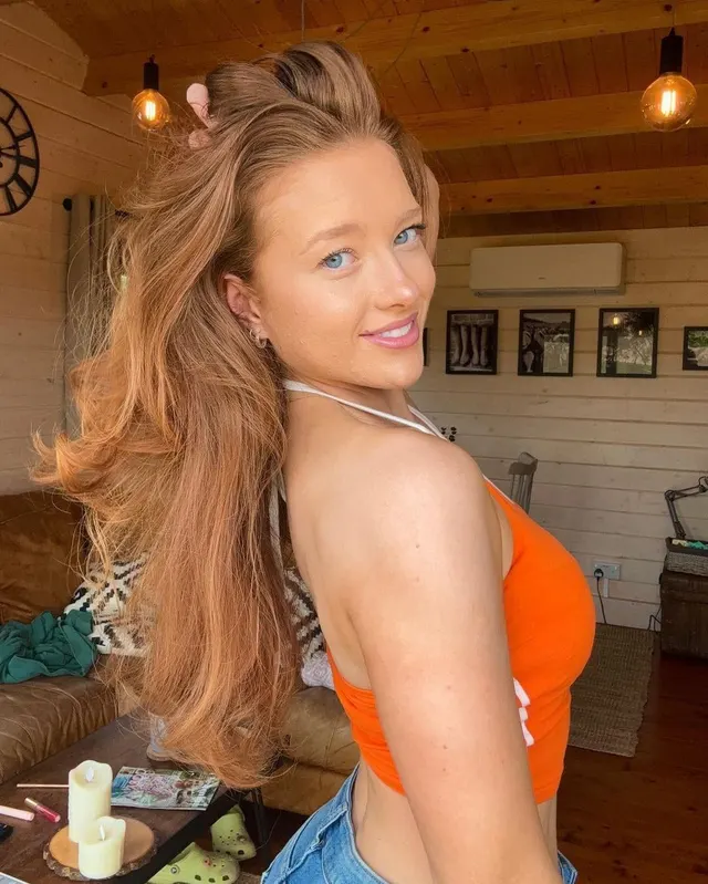 Wish I knew her proper name, but she can be found under PhoebeIsGinger