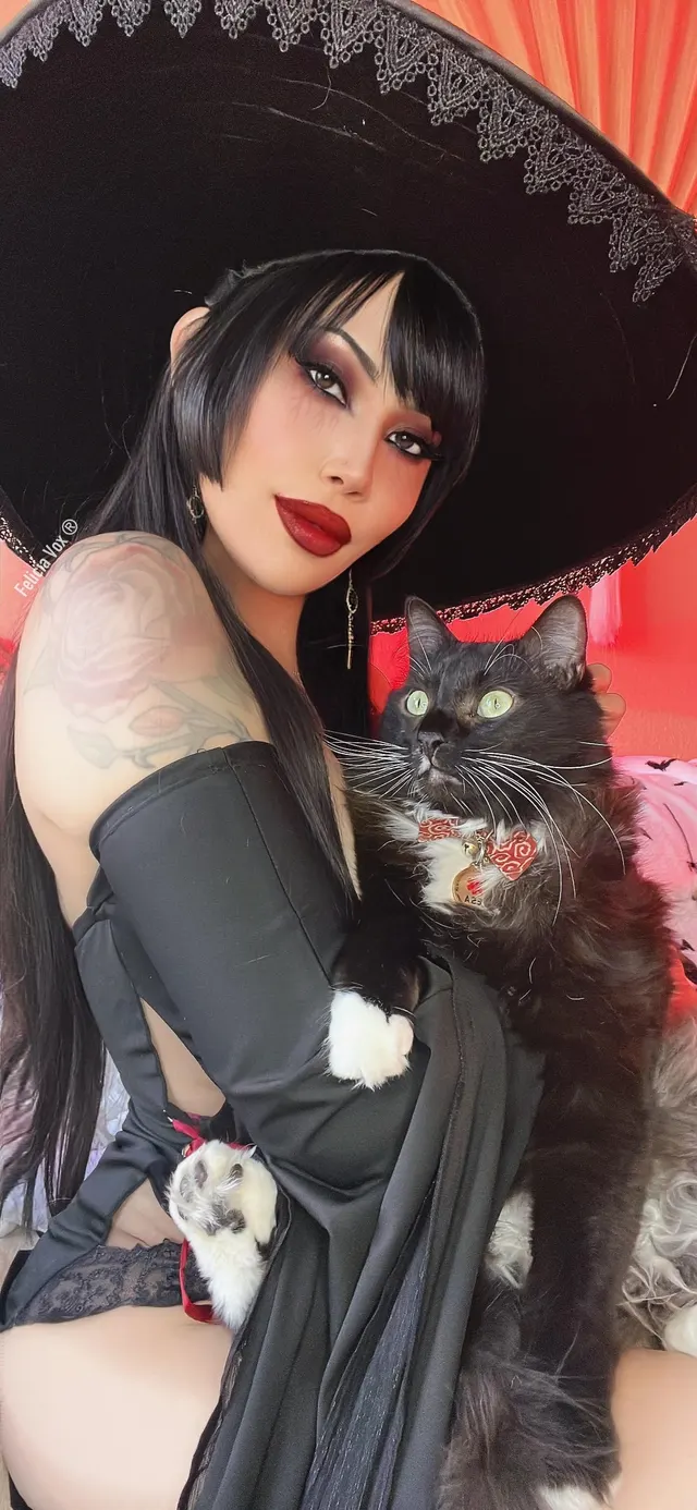 Just a witch and her familiar ♥️