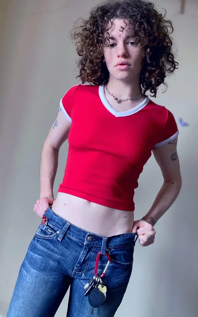 swipe to undress the twink ;)