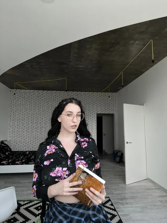 swipe to see my boobs <3