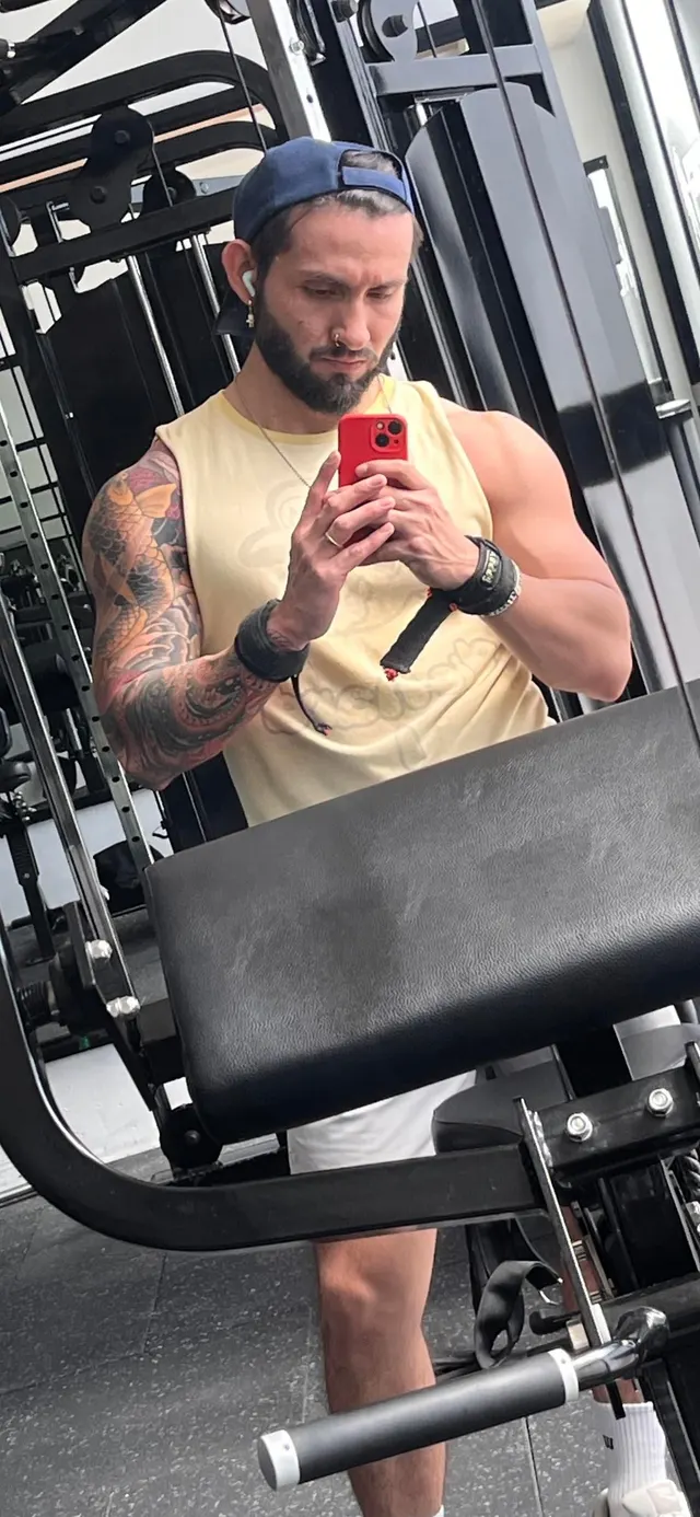 In the gym vs in the showers. Which one do you like best?🐲