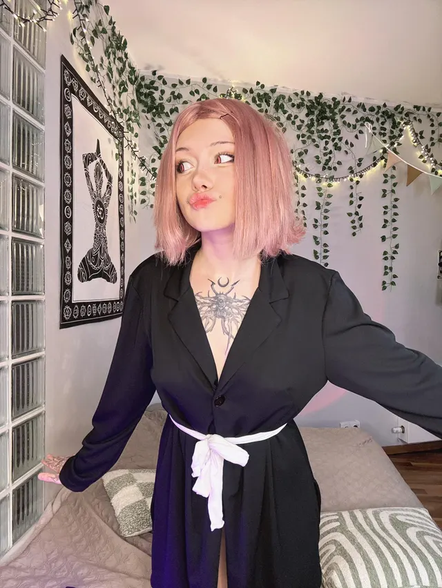 Adult Yachiru from Bleach by Soft-Melody-