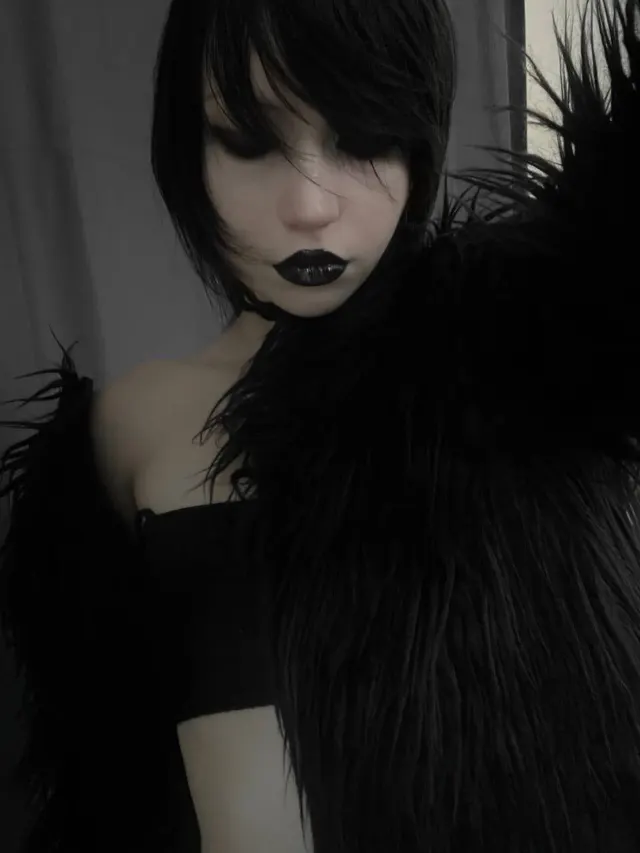 skinny body, dark thoughts