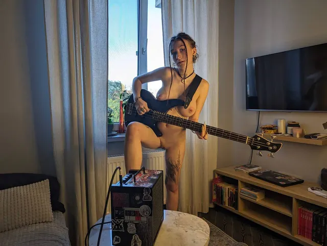 Choose your fav punk girl (1-6) <3