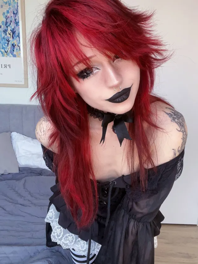 my petite frame is extra pretty when it’s exposed >