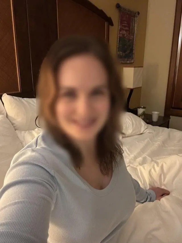 6 selfie pics revealing my mombod boobs (35 yo, married)