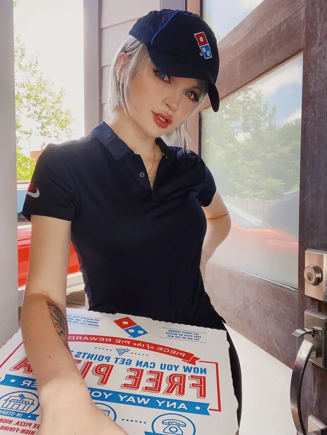 It says here you ordered a large pepperoni with a side of cake?