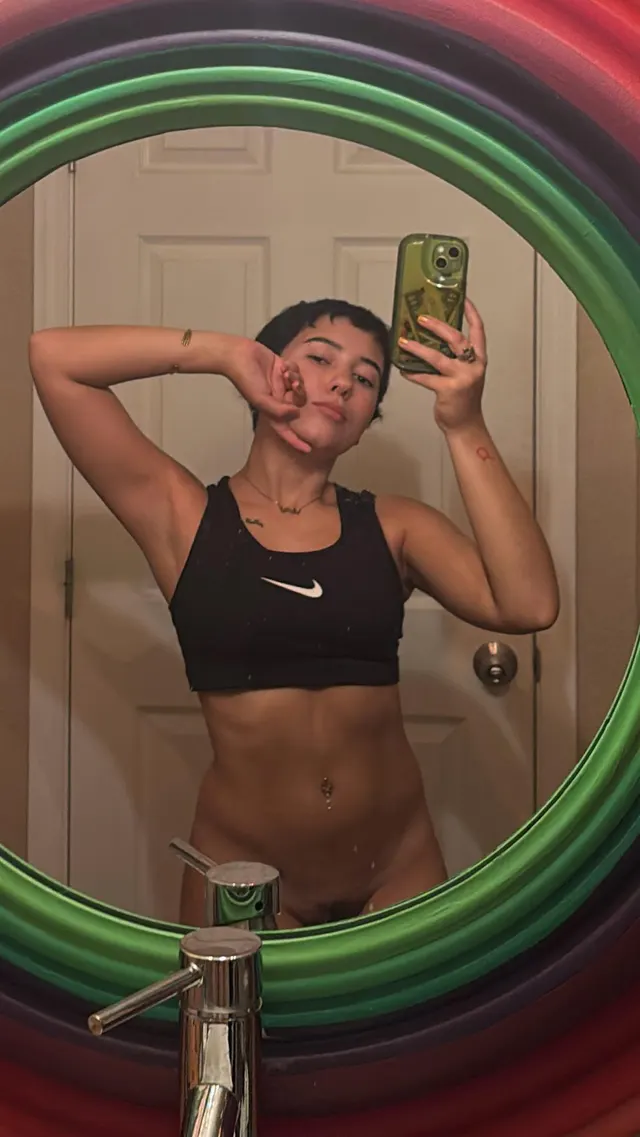 Making ppl at the gym confused about their sexuality >