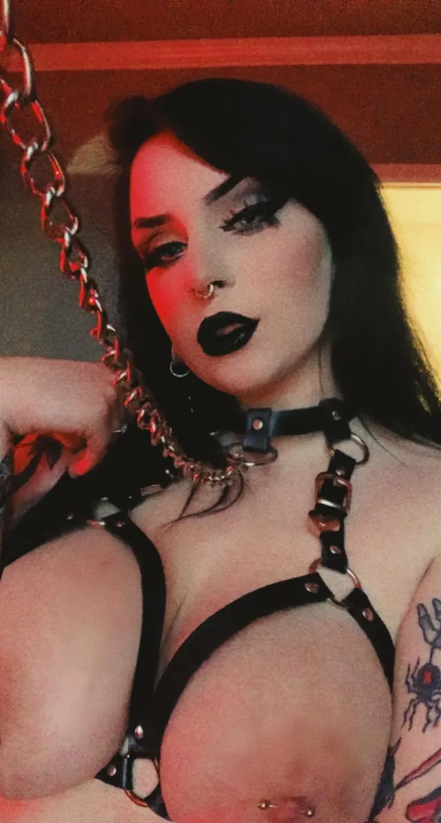 Not many of you online rn, but I wanted to share anyway. 😈