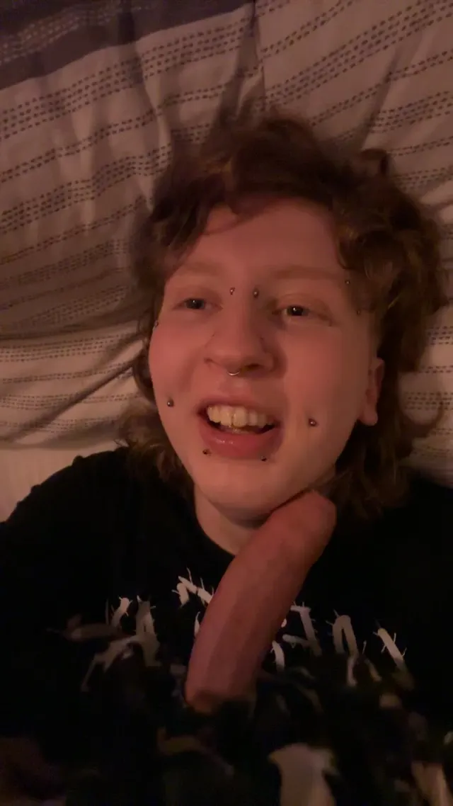 Bro dared me to send our friends a video of me sucking his dick… now they all want head😳