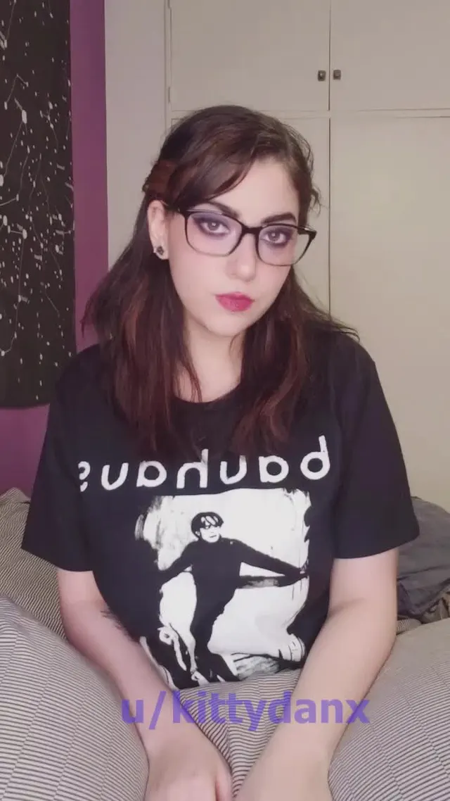 Before you mention it: Yes, I've been told I look like Aubrey Plaza, now let's go back to my tits 💕🌺