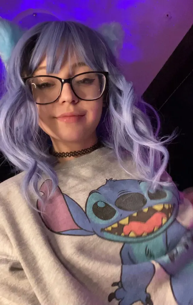 A short scrawny nerd with small tits, every man's dream girl! 😆 [F]