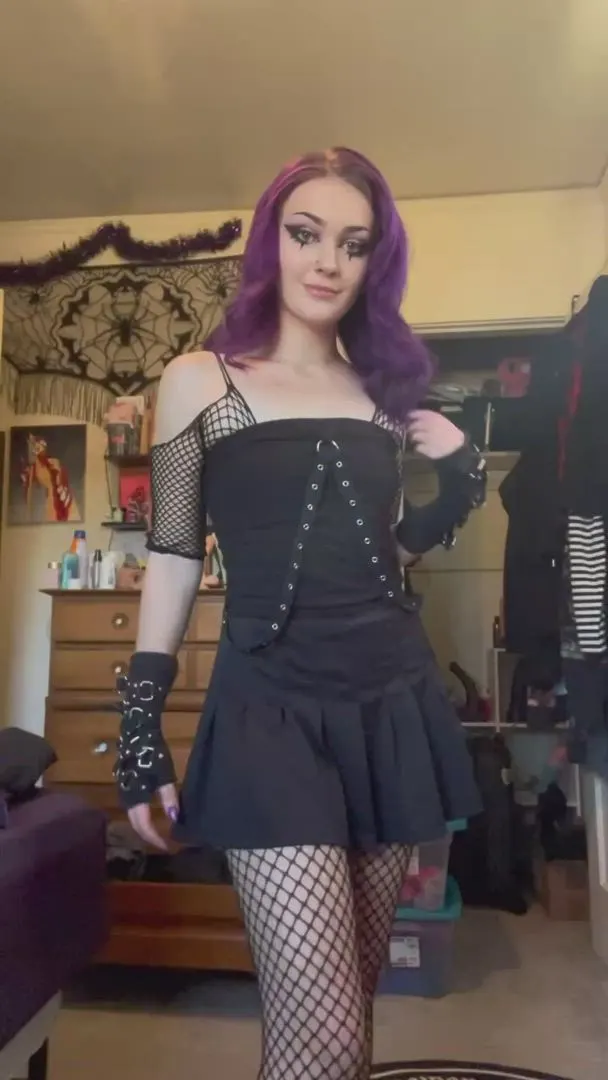 Something magic happens when I bounce my lil emo ass