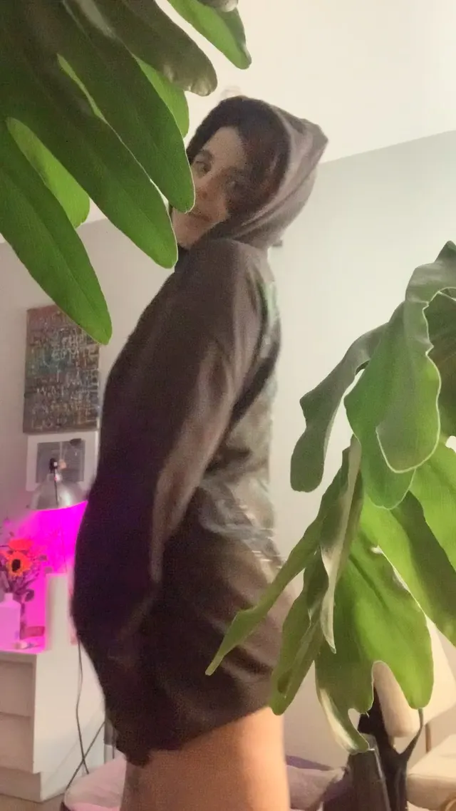 you realize your bro is hiding a thick ass underneath their clothes wwyd 😈