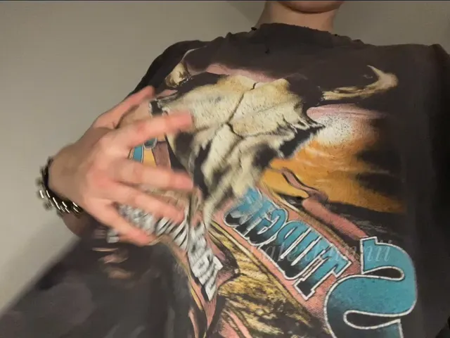 Making you hard in public is my only goal hehe