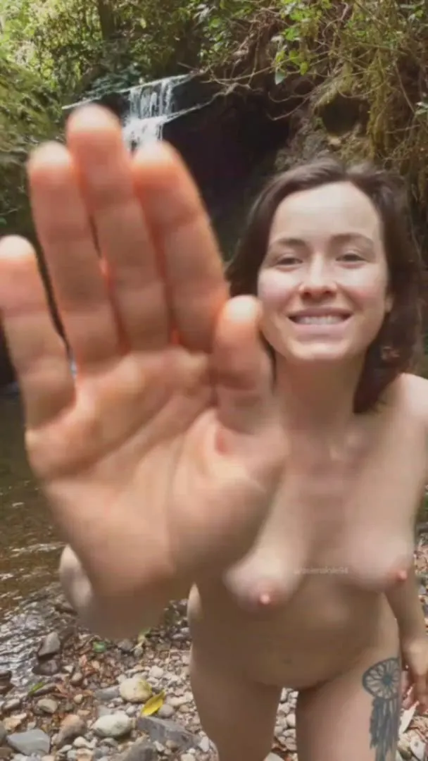 I always find a way to cool down during hikes [gif]