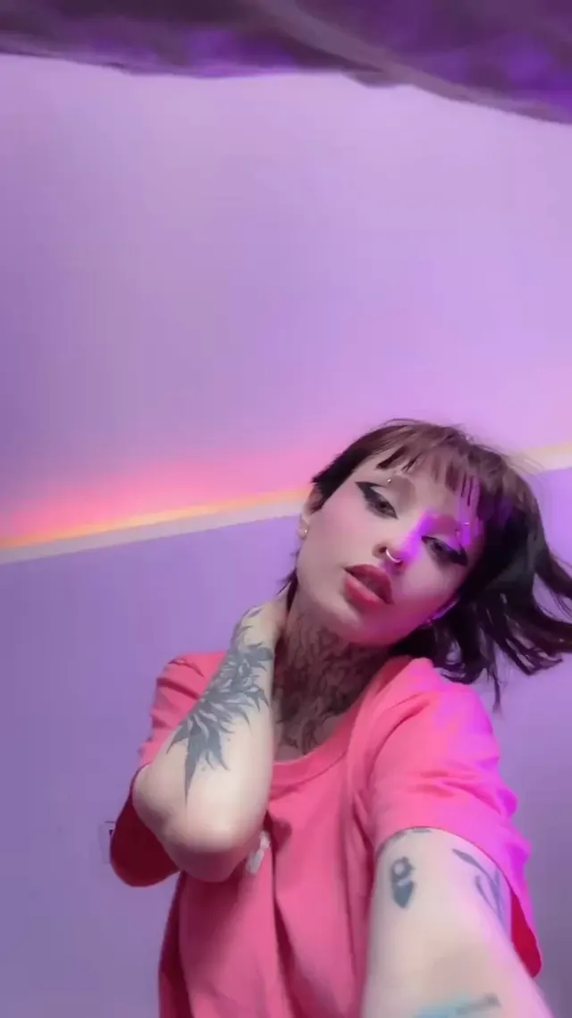 this is how a horny goth girl looks like